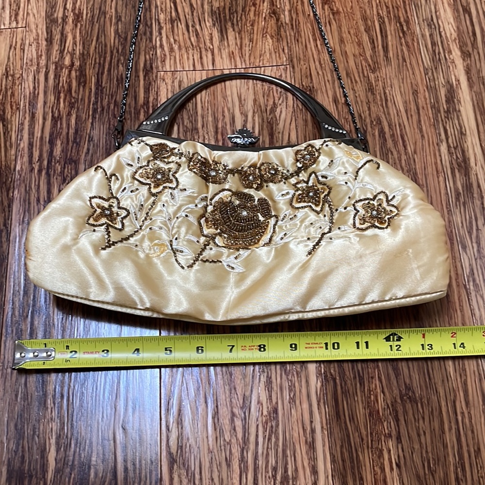 Vintage gold satin embroidered beaded floral chain strap crossbody bag - Picture 10 of 15